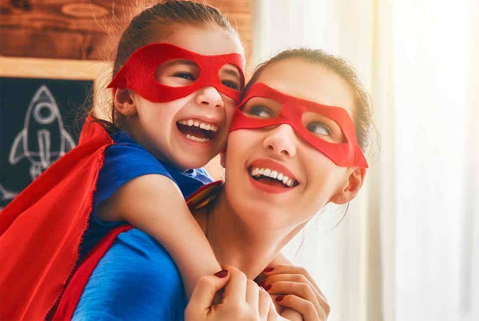 mama y su hija festejando el dia de la madre