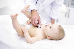 La bronquiolitis aguda en bebés es el primer episodio de obstrucción bronquial asociado a manifestaciones de infección viral en un niño menor de 2 años.