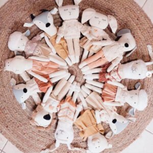 Muñeco de apego de tela