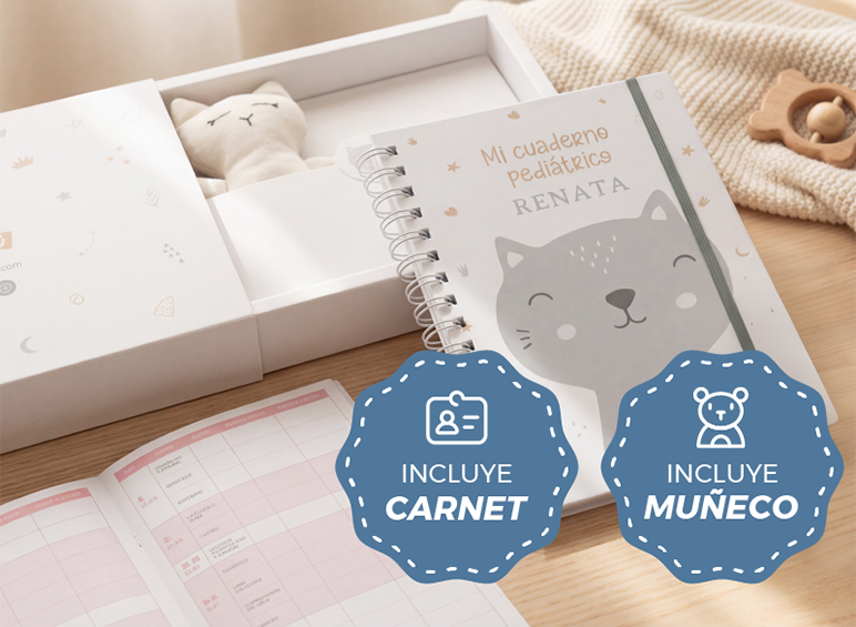 Set de regalo para bebé con cuaderno pediátrico personalizado, carnet de vacunas y muñeco de apego.